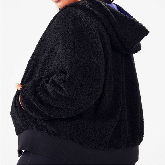 Fabletics | Rose | Reversible Jacket - Picture 7 of 16